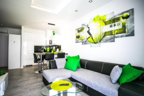 Отель Green Apartment Hawelanska  Познань